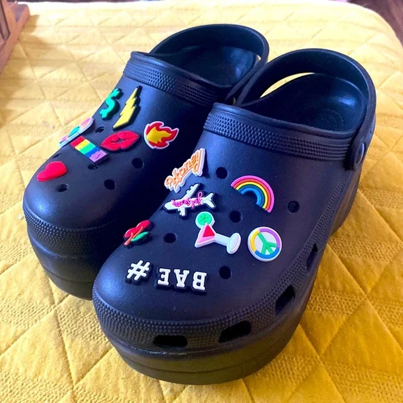 Crocs size ten good condition new comes with the croc charms Crocs LINE FREINDS CLASSIC CLOG Jibbitz Charm White unisex  main image 2
